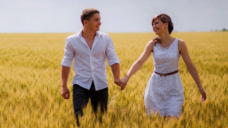 Γιατί οι γυναίκες στην εποχή μας δείχνουν προτίμηση στους μικρότερους άντρες;